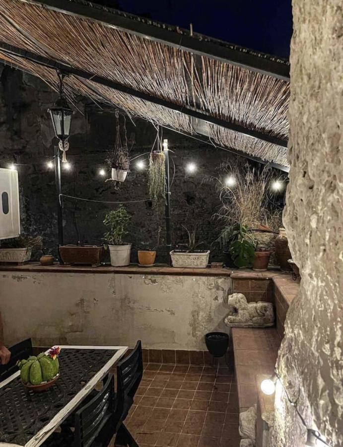 Appartamento In Pieno Centro Storico Con Terrazzo “O'Vicariello” Napels Buitenkant foto