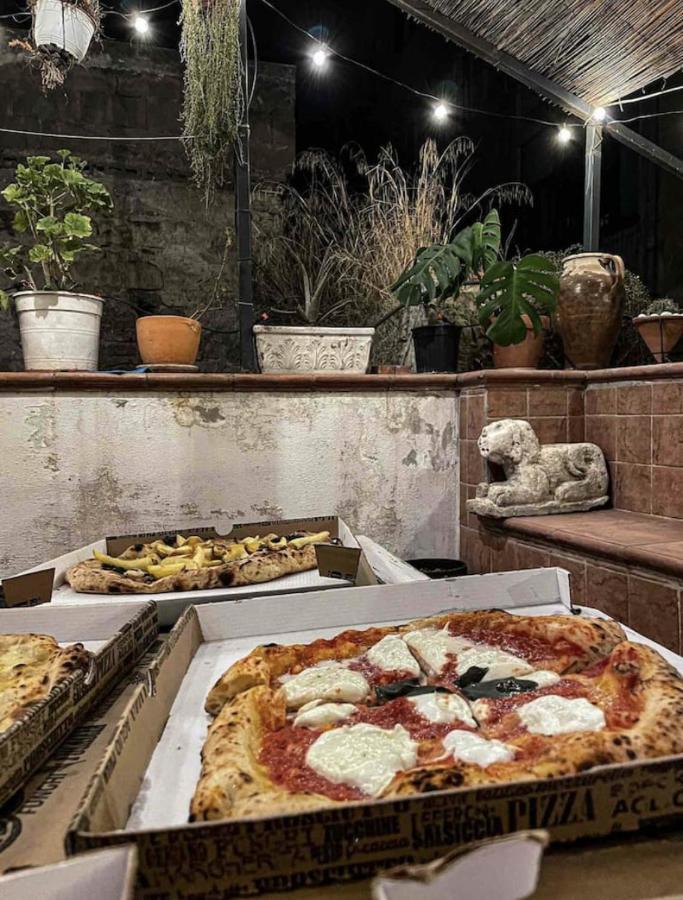 Appartamento In Pieno Centro Storico Con Terrazzo “O'Vicariello” Napels Buitenkant foto